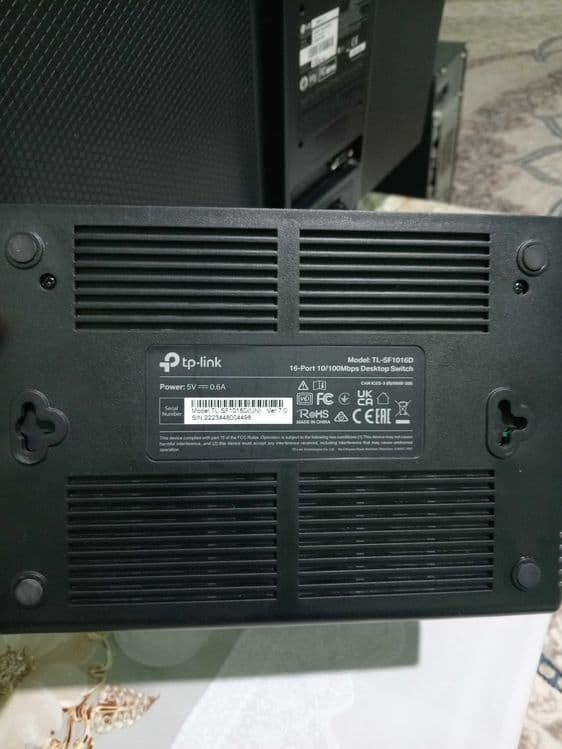 Komutator, HUB. TP-Link TL-SF1016D 10/100 Mbps. — 6