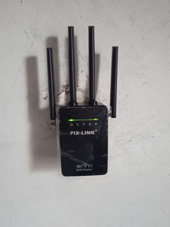 Wifi router sotiladi yangi — 4