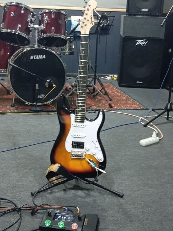 Электрогитара Fender Stratocaster — 1