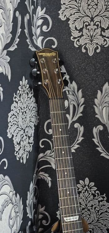 Orginal Gitara sotiladi — 3