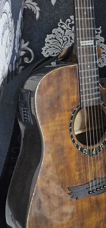 Orginal Gitara sotiladi — 5
