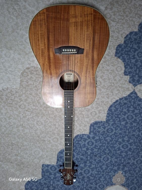 Gitara  guitar eng katta razmer.Buxoro — 6