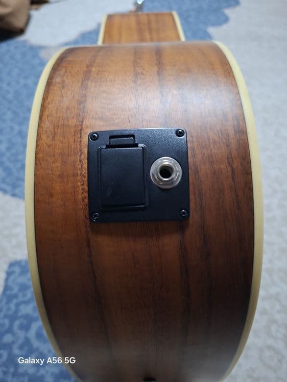 Gitara  guitar eng katta razmer.Buxoro — 8