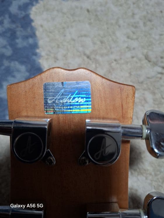 Gitara  guitar eng katta razmer.Buxoro — 9