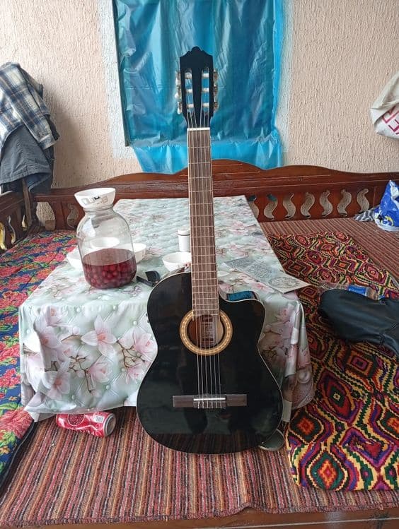 Gitara sotiladi clasic — 2