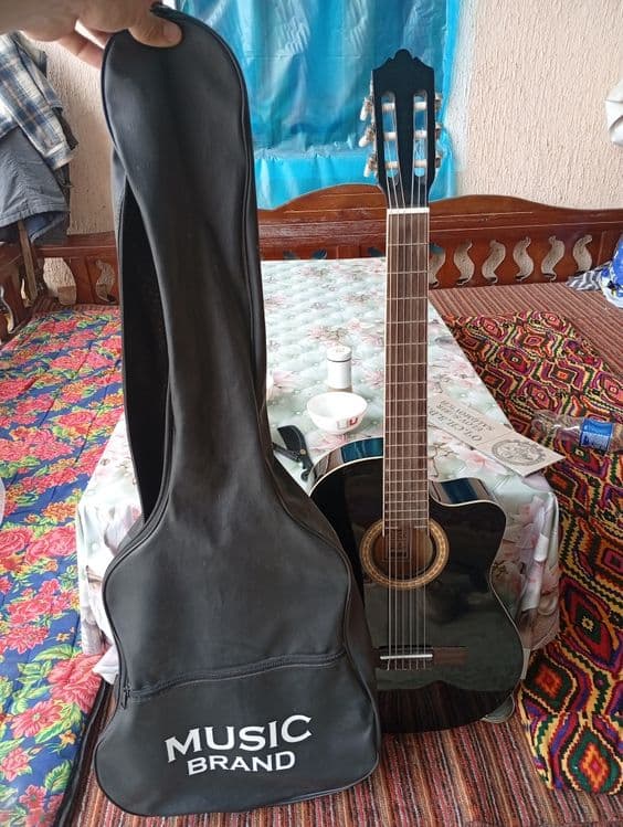 Gitara sotiladi clasic — 3