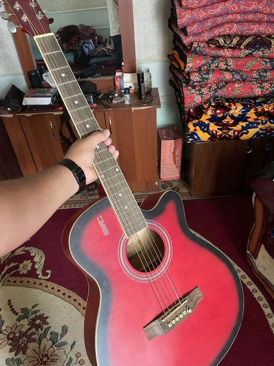 Akustik gitara sotiladi — 5