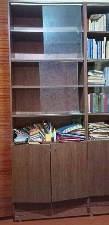 Продаю Б/У книжные шкафы — 2