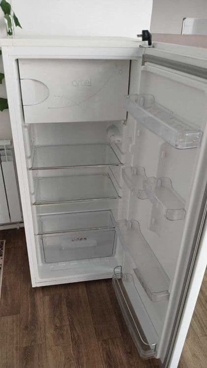 продам стол,пенал,холодильник,пианино недорого — 4