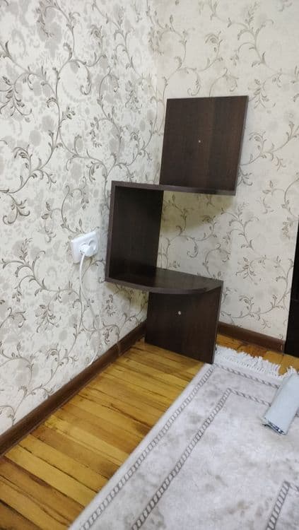 Полка настенная угловая. В отличном состоянии без дифектов — 1