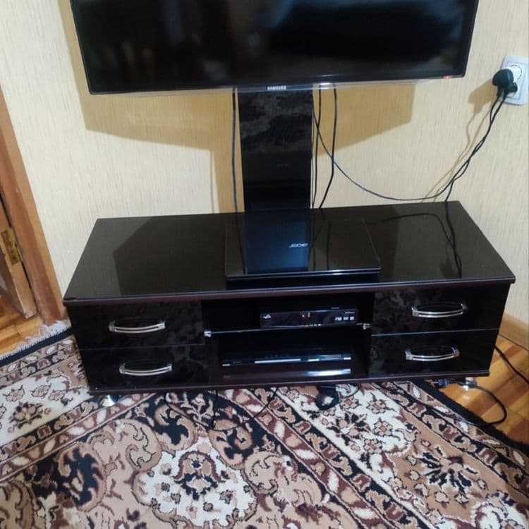 Продается полка под телевизор. — 2