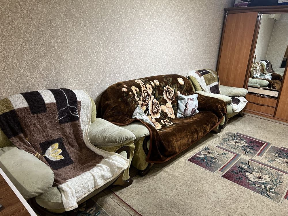 Продам диван и 2 кресла б/у, цена договорная — 2
