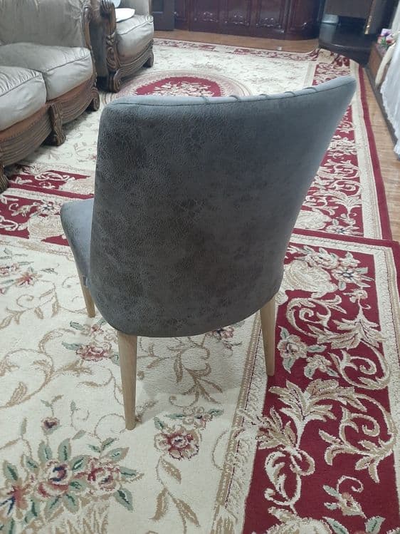 Стул 6 штук.  По 100 $ — 3