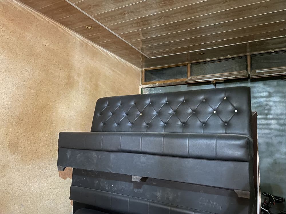 prodoetsa mebel, divan i jurnalniy stol — 1