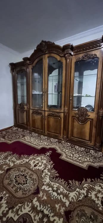 Стенка катта 4та ешикли ичида полкаси ойна ешикларида ойна — 5