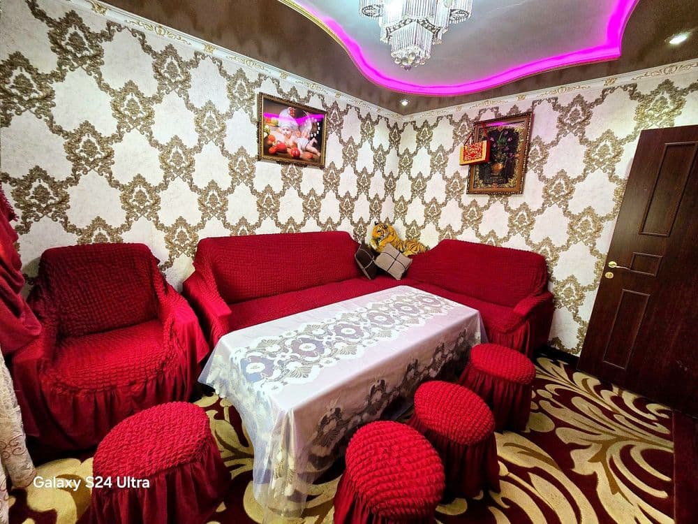 Диван кровать,1 кресло ,4 пуфика и стол+ подарок чехлы от пуфика и див — 8