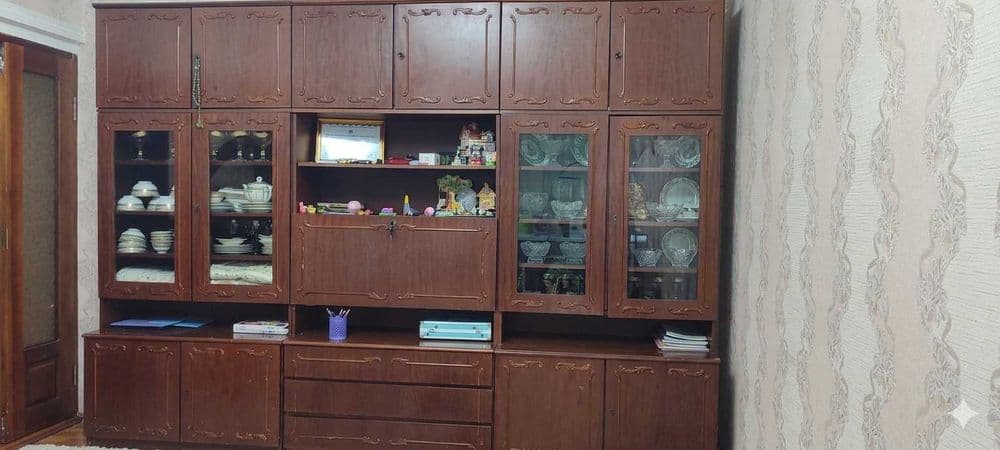 Продам б/у мебельную стенку для гостиной (Классика) — 2