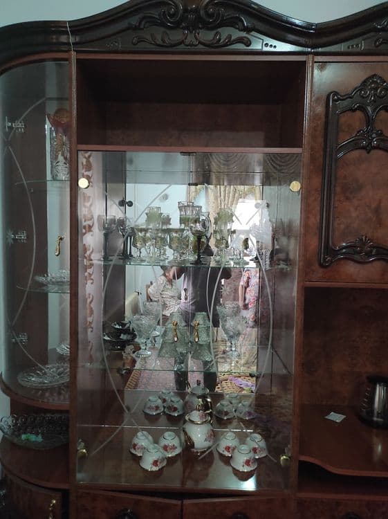 Shkaf shfaner  sotiladi — 3