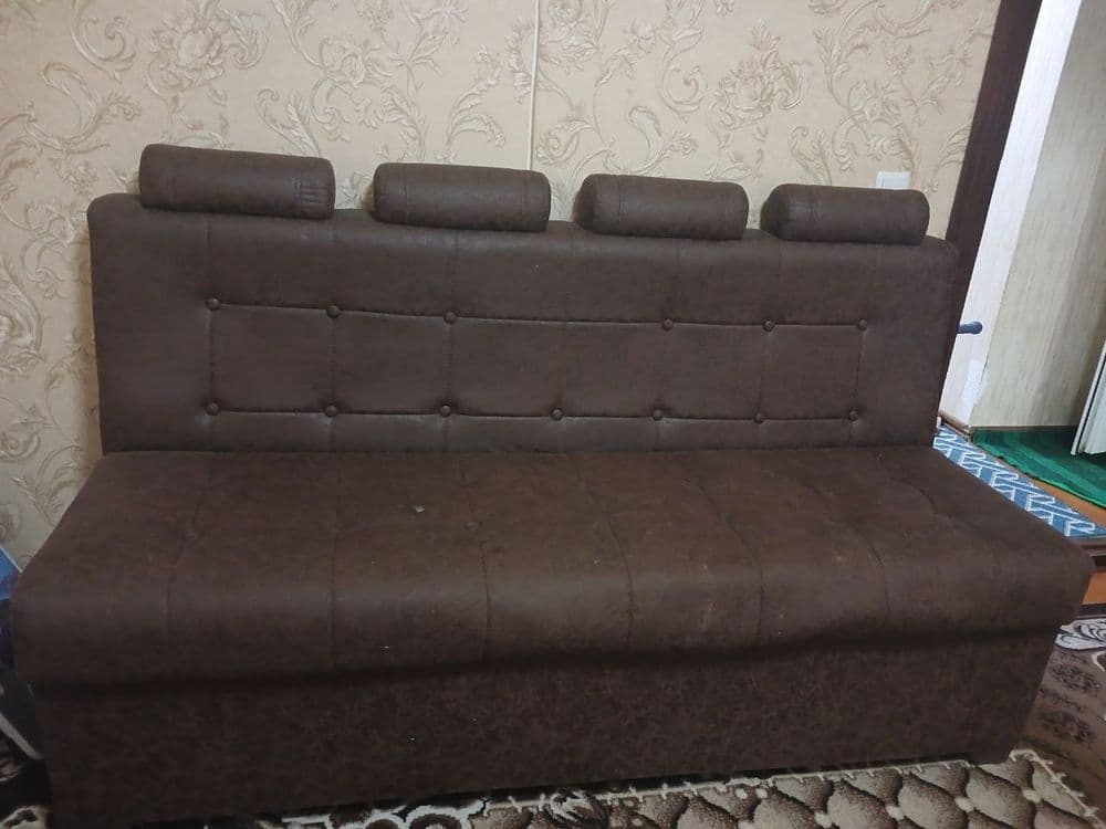 Stol va divan yaxshi holatda sotiladi — 2