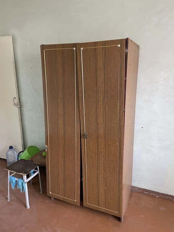 Шкаф старый деревянный — 5