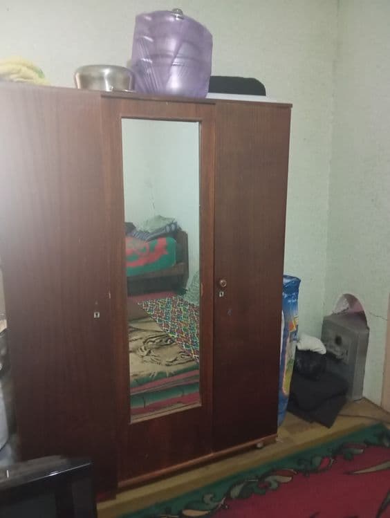 Продам шифонер и тумбочку в хорошем состоянии . — 2
