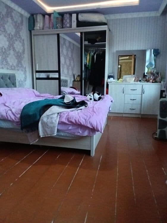 Shkaf bilan kravat sotiladi