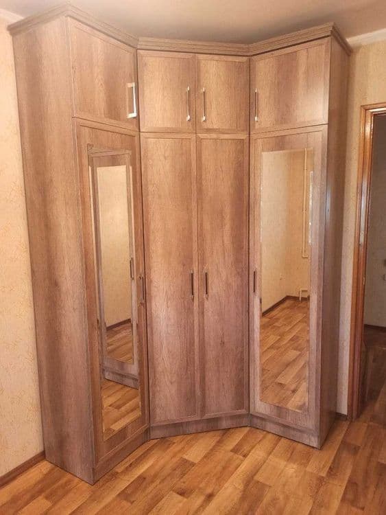 Шкаф угловой фабричный в полном комплекте с зеркалами и антресолями!
