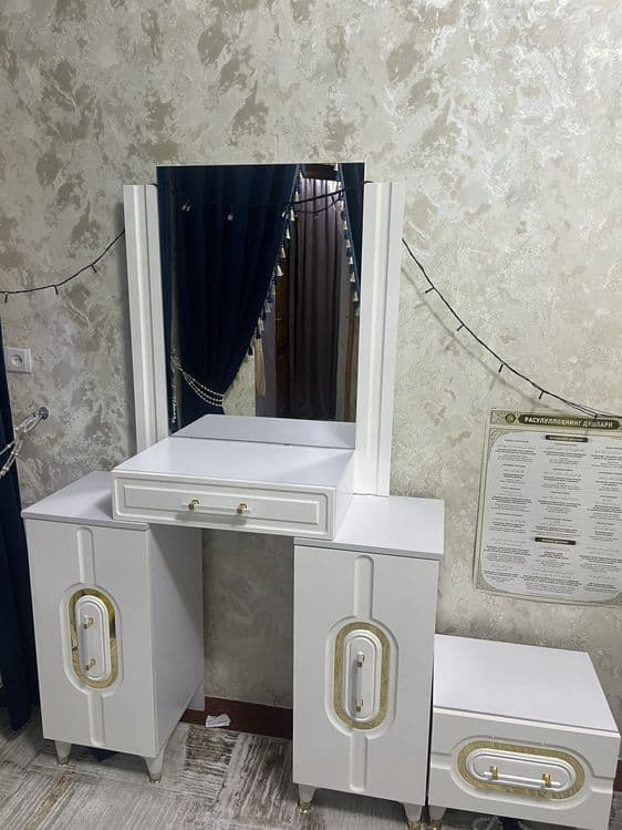 Mebel spalniy kamplekt sotiladi — 2