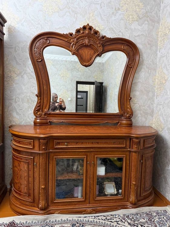 Шкаф витрина + комод с зеркалом, классическая мебель состаяние 10/10 — 3