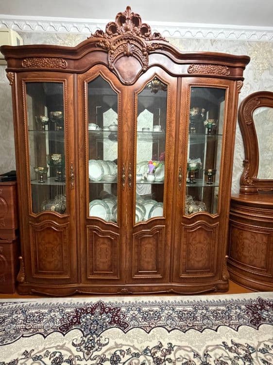 Шкаф витрина + комод с зеркалом, классическая мебель состаяние 10/10 — 4