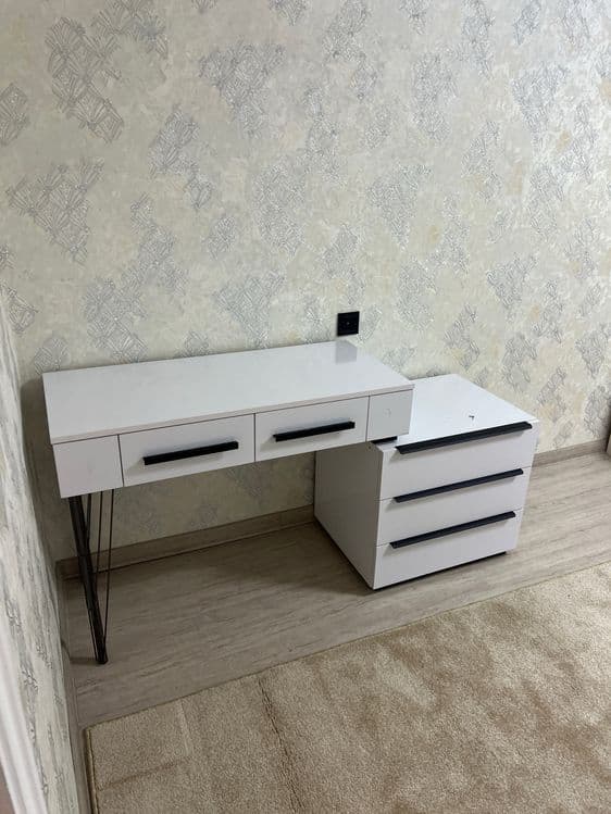 Mebel spalniy komplekt sotiladi yengi ishlatilmagan