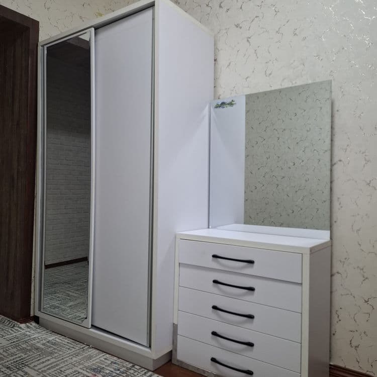 1 kishilik mebel nabor sotiladi