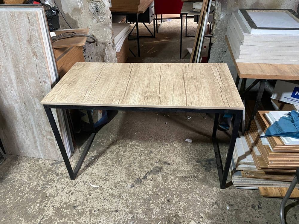 Stol loft parta sotiladi oʻlchamlari 120/60 balandligi 75 — 3