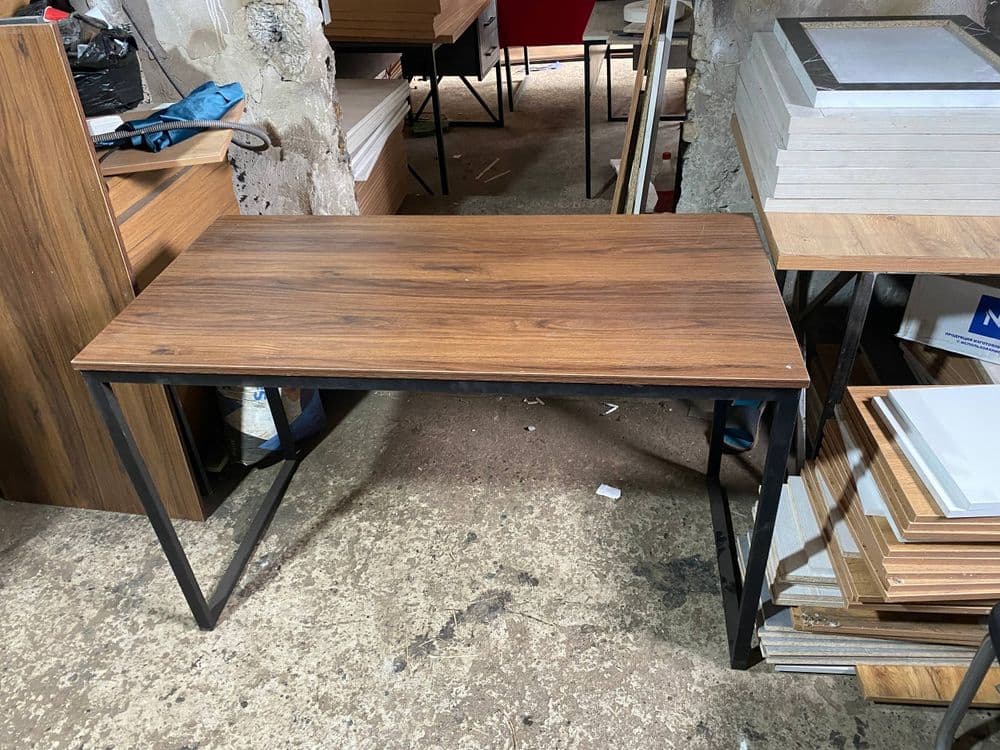 Stol loft parta sotiladi oʻlchamlari 120/60 balandligi 75 — 5