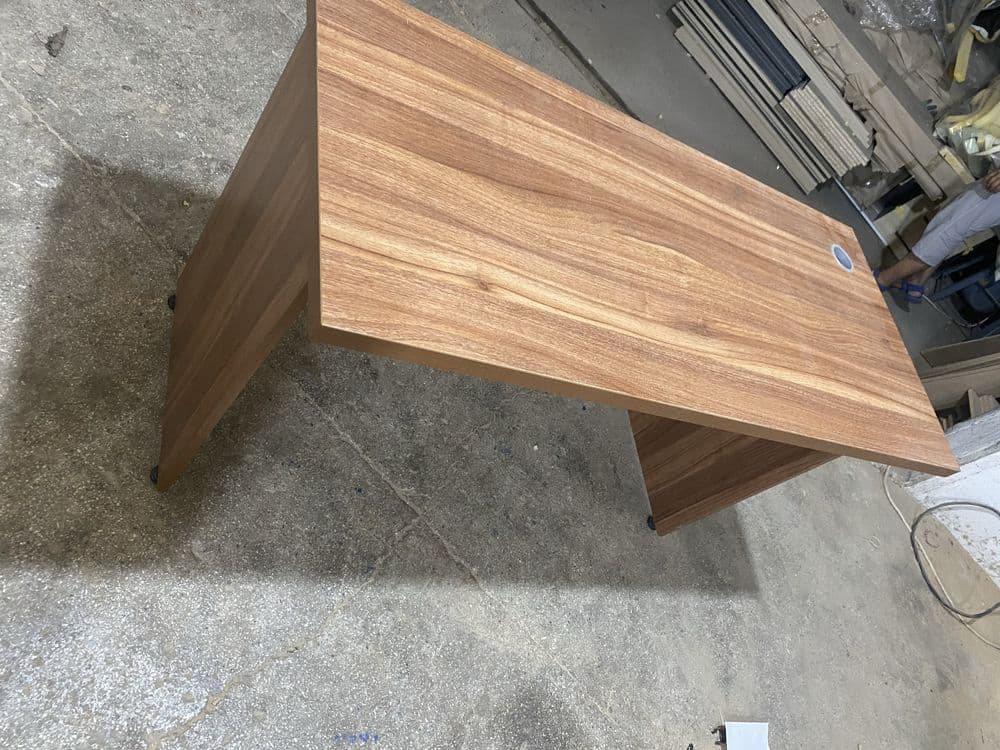 Kampyuter stol sotiladi holati ideal 1300 x 600 — 2