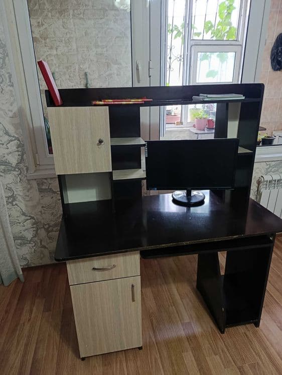 Компьютерный стол б/у — 2
