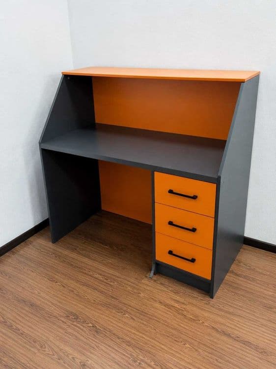 Продам стол-ресепшн - 2 шт. в отличном состоянии — 1