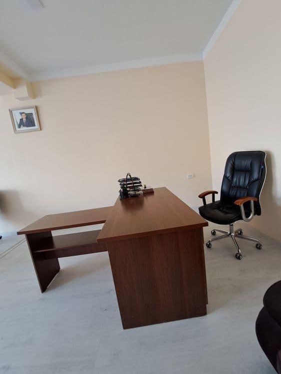 Ofise mebeli holati yangi — 7