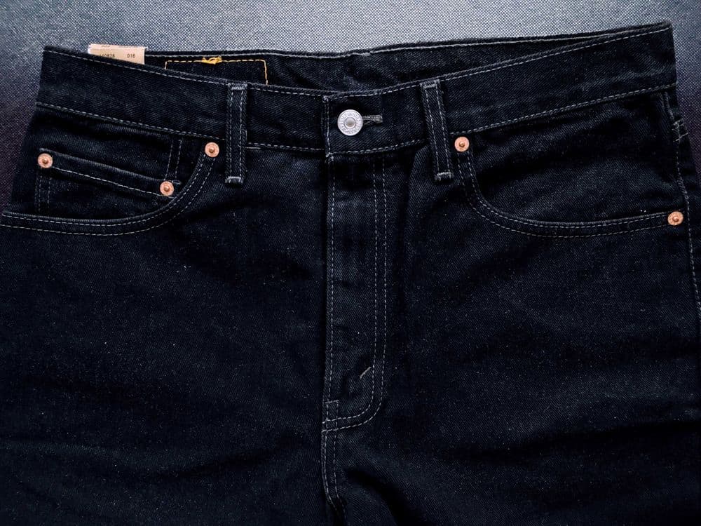 VINTAGE 1994 Made in Canada LEVI'S® 505® Straight Cut Jeans — W33 L36 — 3