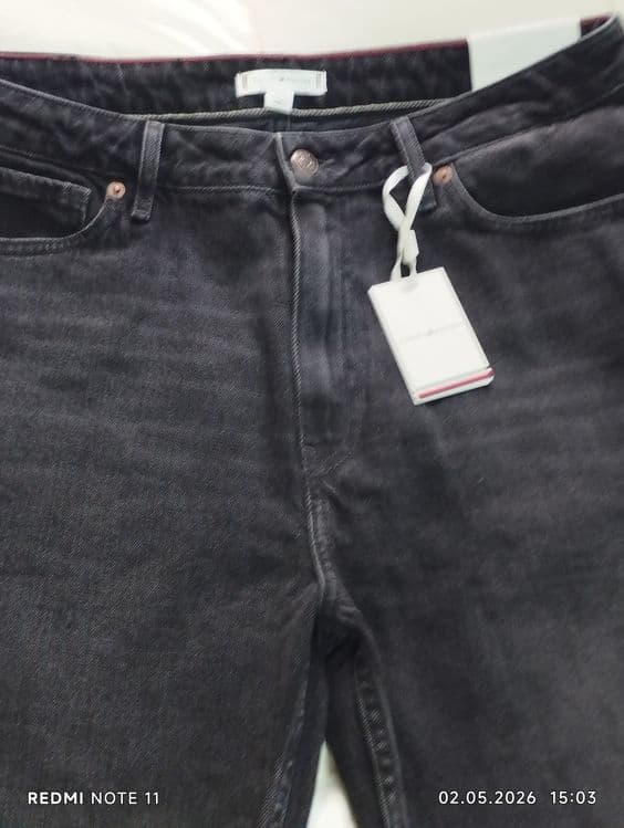 Мужские джинсы черного цвета размер 34/30 TOMMY HILFIGER . — 1