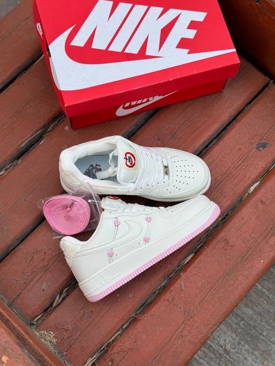 Nike Air Forse  1 — 9