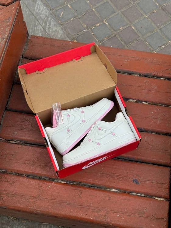 Nike Air Forse  1 — 11