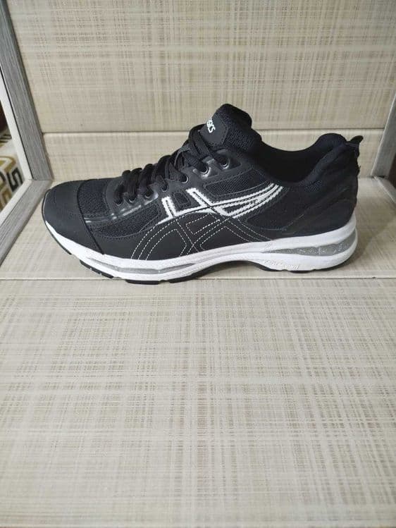 продаю отличные кроссовки  Asics  р 43 звоните смело — 1