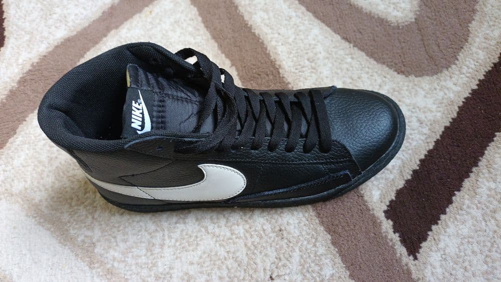 Nike 42 razmer deyarli yangi 1 kunlik bayramga kiyilgan — 1