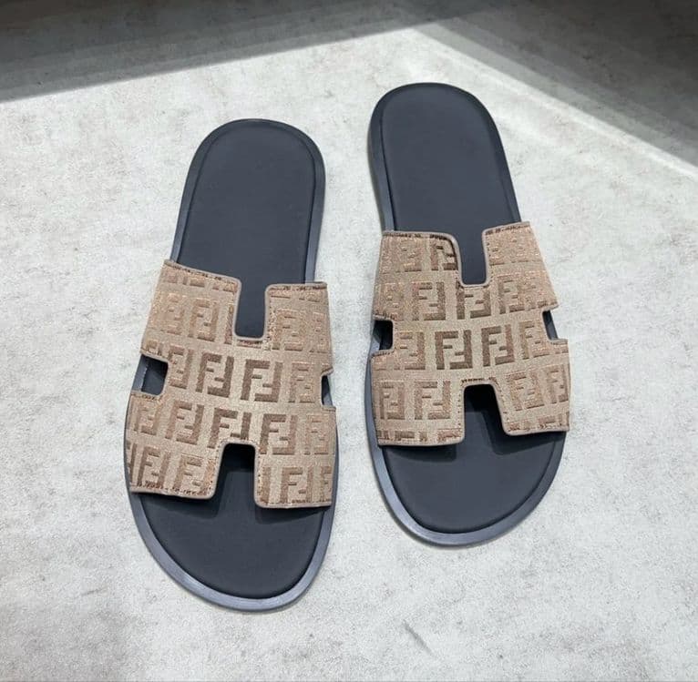 Fendi tapochka sotiladi — 2