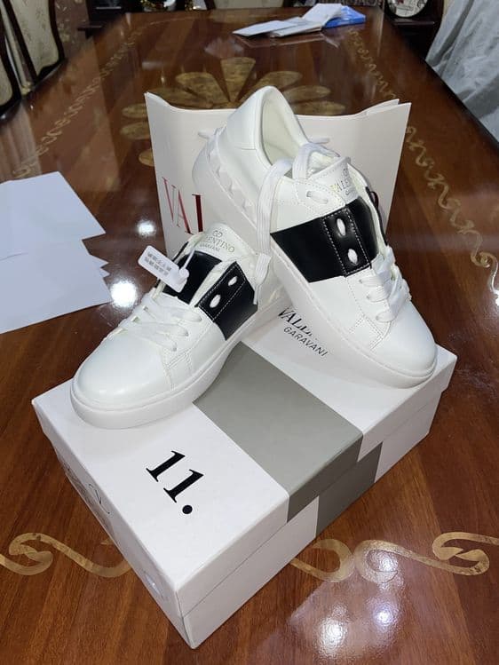 VALENTINO garavani — 1