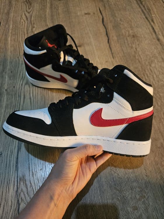Кросовка  Nike Air Jordan (маломерка) 40раз 40$ — 2