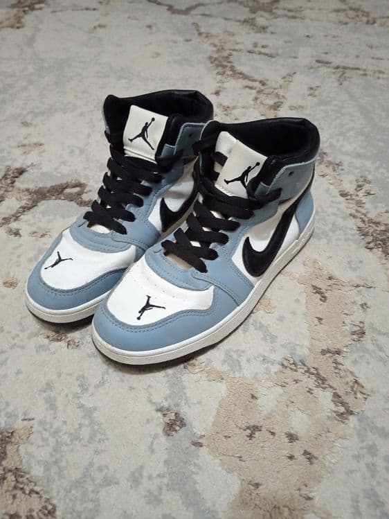 Air jordan krasofka sotiladi — 1