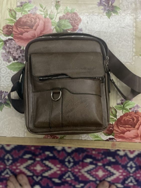 Charmdan ishlangan yelkamali sumka — 2