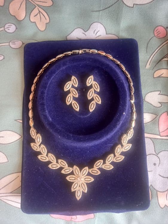 Komplekt bjuteriya sotiladi — 2